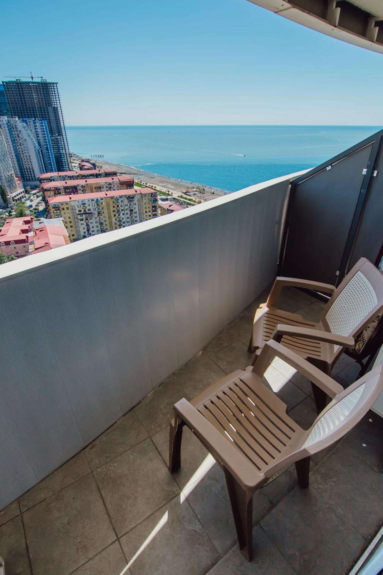 The Blue Perl 3 Apartment Батуми Екстериор снимка