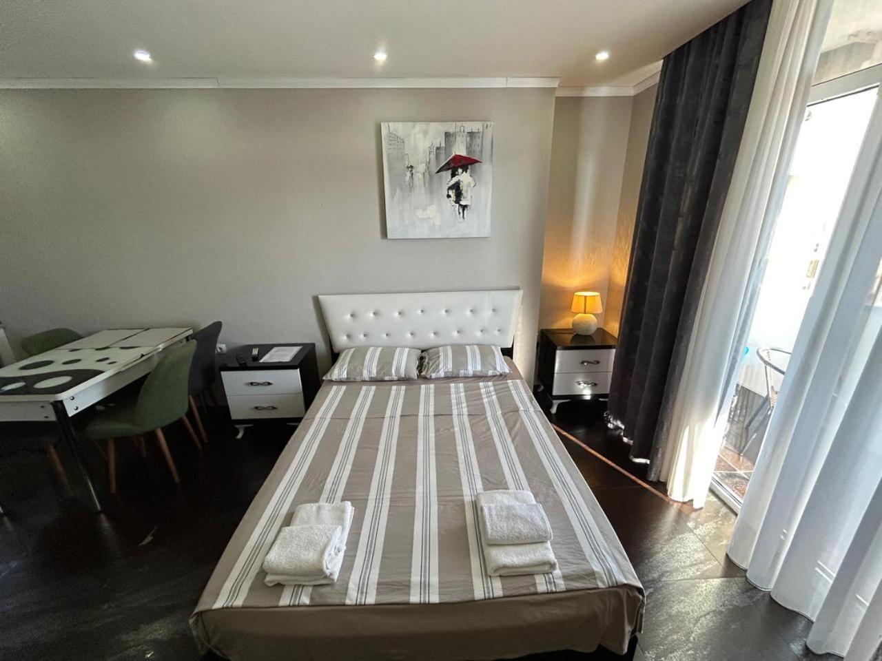 The Blue Perl 3 Apartment Батуми Екстериор снимка